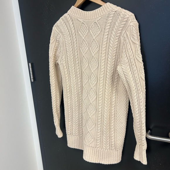 L.L.Bean Signature M cotton cable knit V-Neck sweater in excellent used conditio - Picture 11 of 12